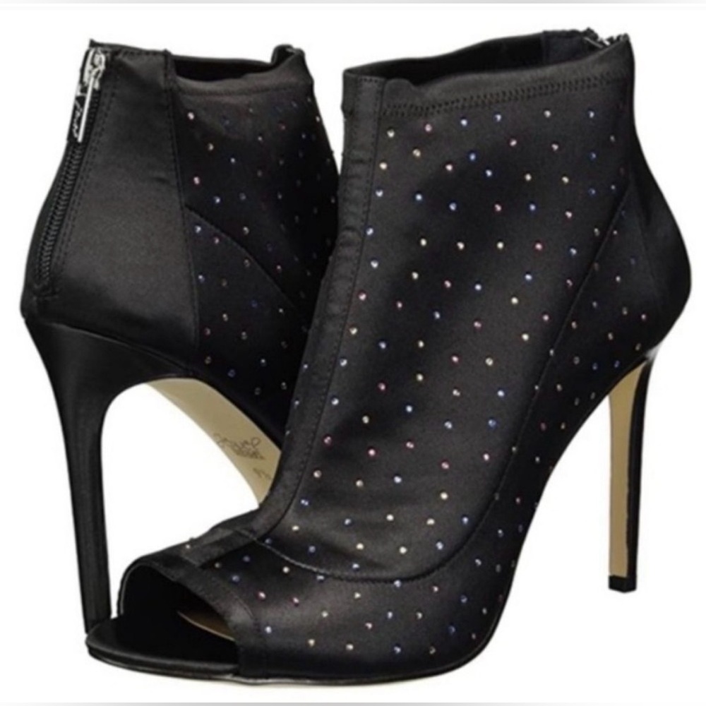 New without tags ⭐️ Jewel Badgley Mischka Booties
